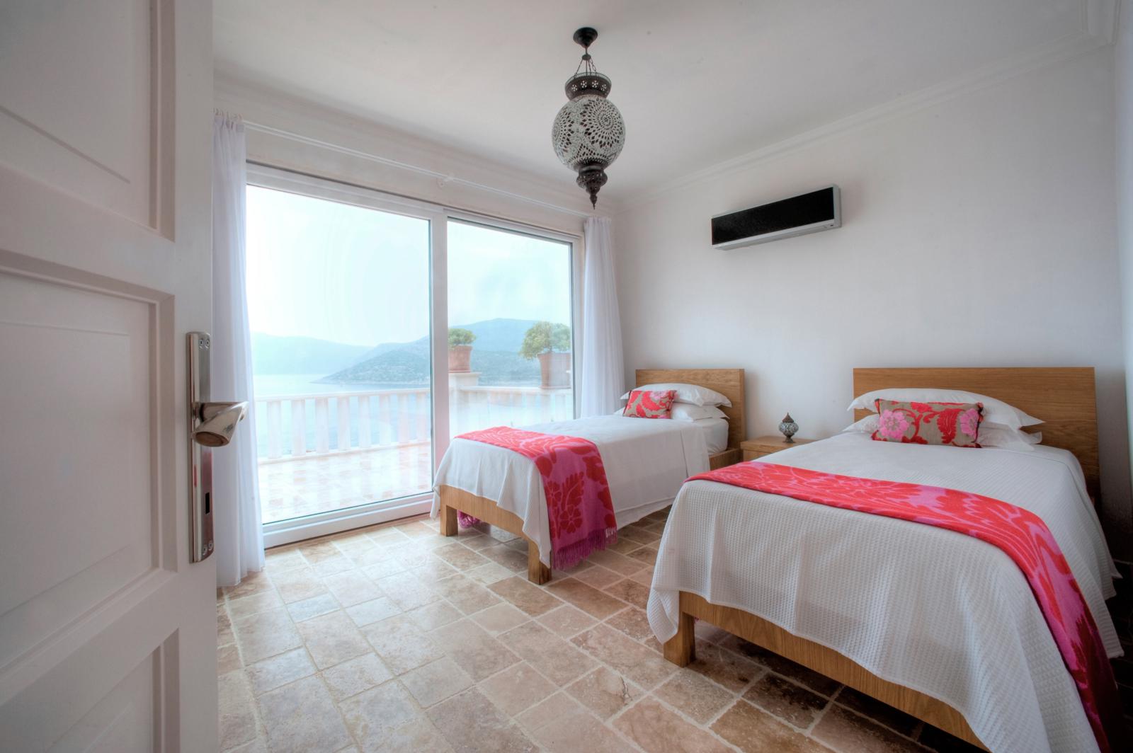 Bright and spacious twin room with sea view balcony